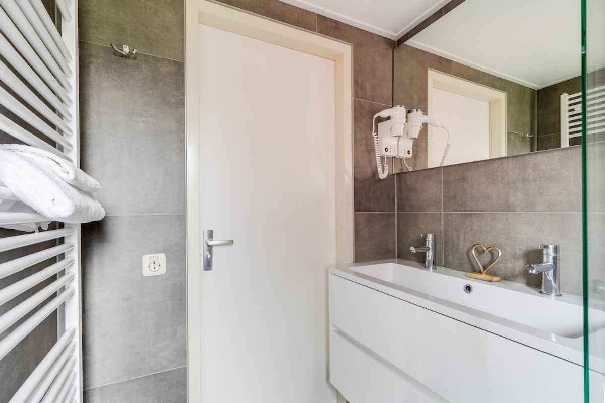 Kleine Zanglijster I Prachtig Huisje Nabij Bosrand Zwiggelte Kültér fotó