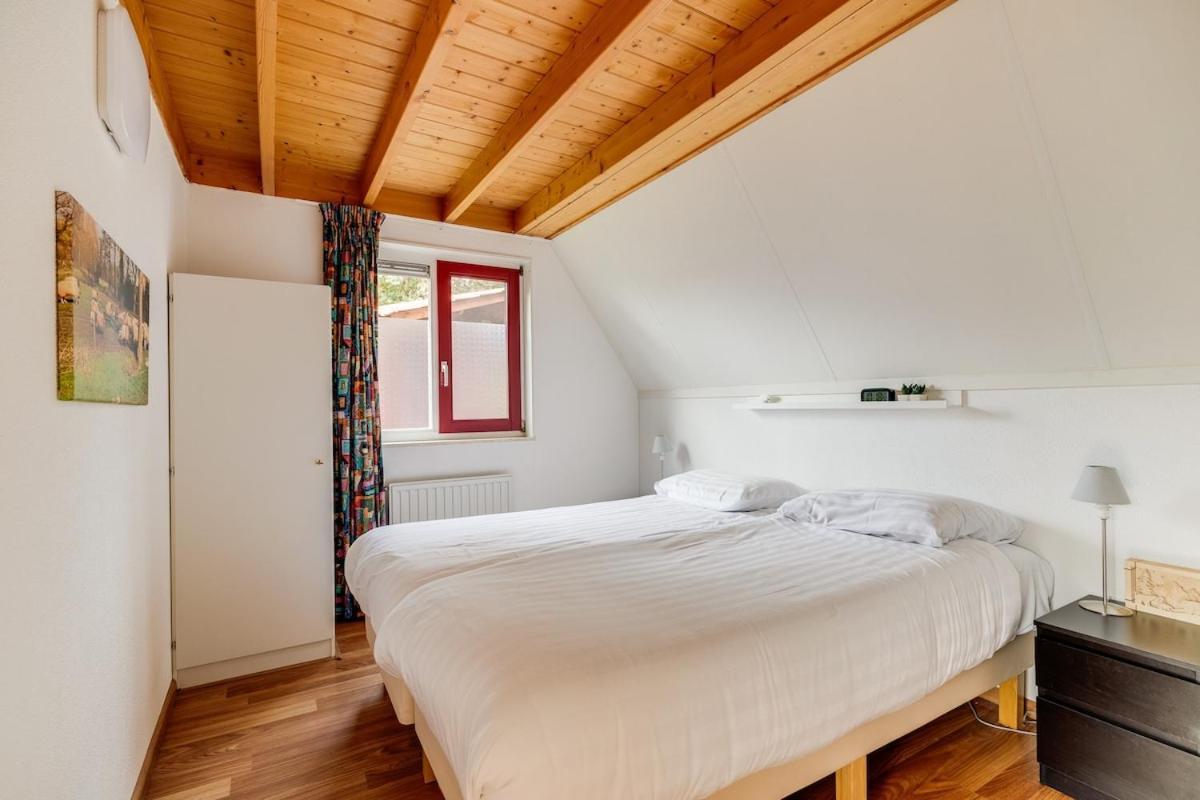 Kleine Zanglijster I Prachtig Huisje Nabij Bosrand Zwiggelte Kültér fotó